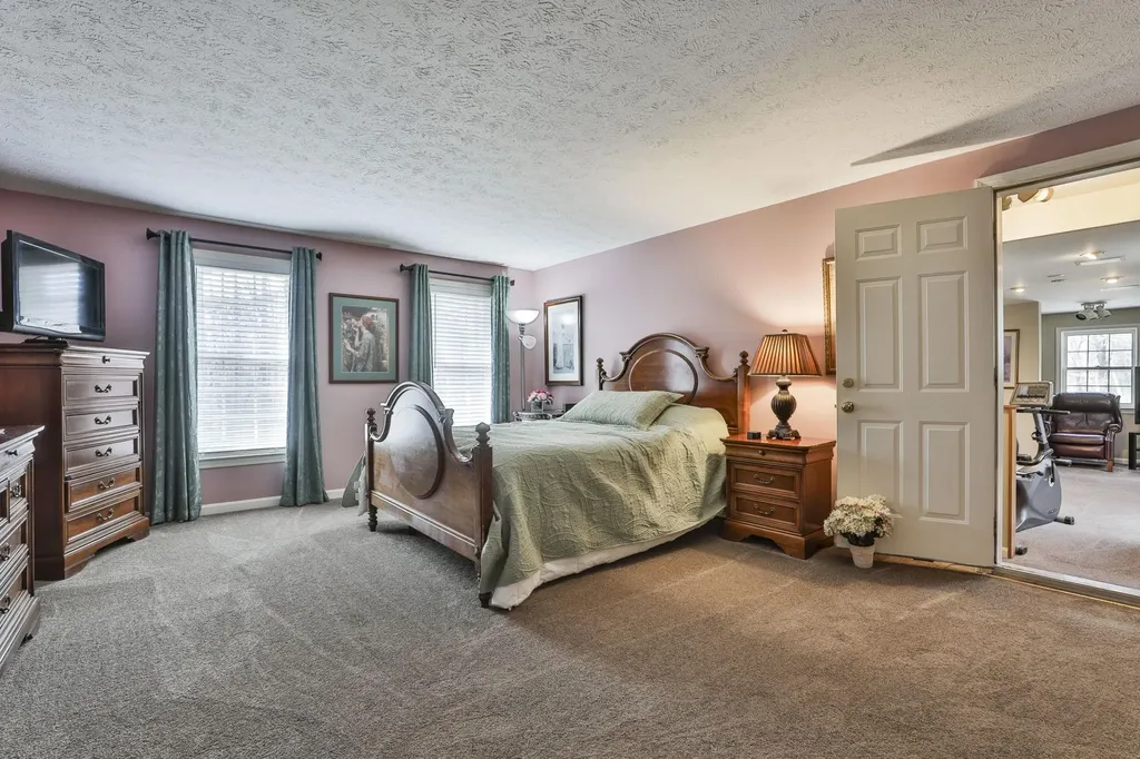 24 Captain Seaver Road Brookline NH 03033
