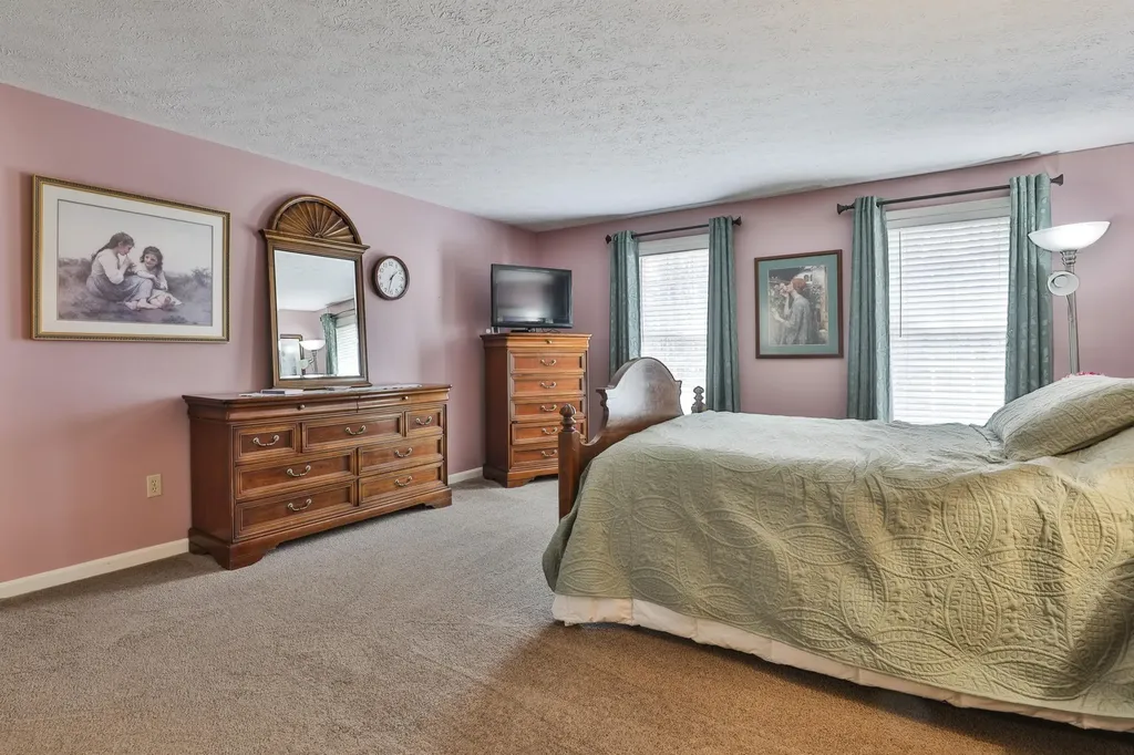 24 Captain Seaver Road Brookline NH 03033