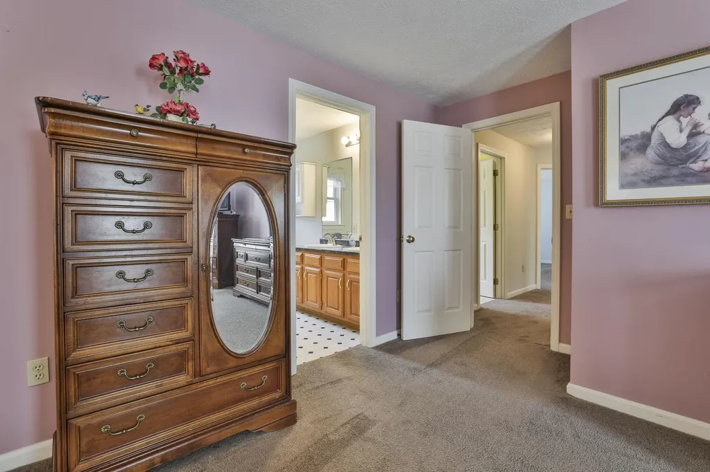 24 Captain Seaver Road Brookline NH 03033