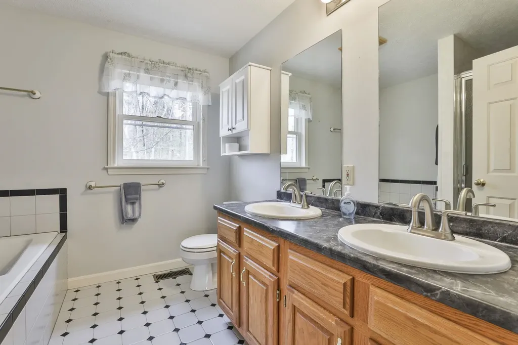 24 Captain Seaver Road Brookline NH 03033