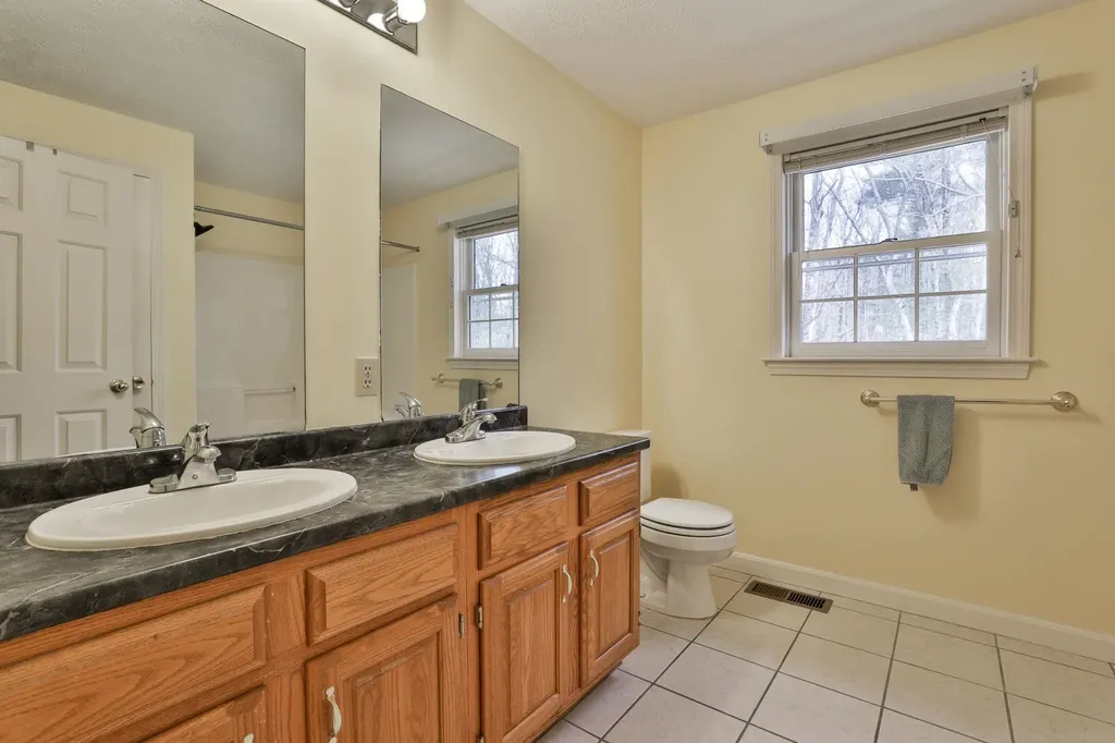 24 Captain Seaver Road Brookline NH 03033