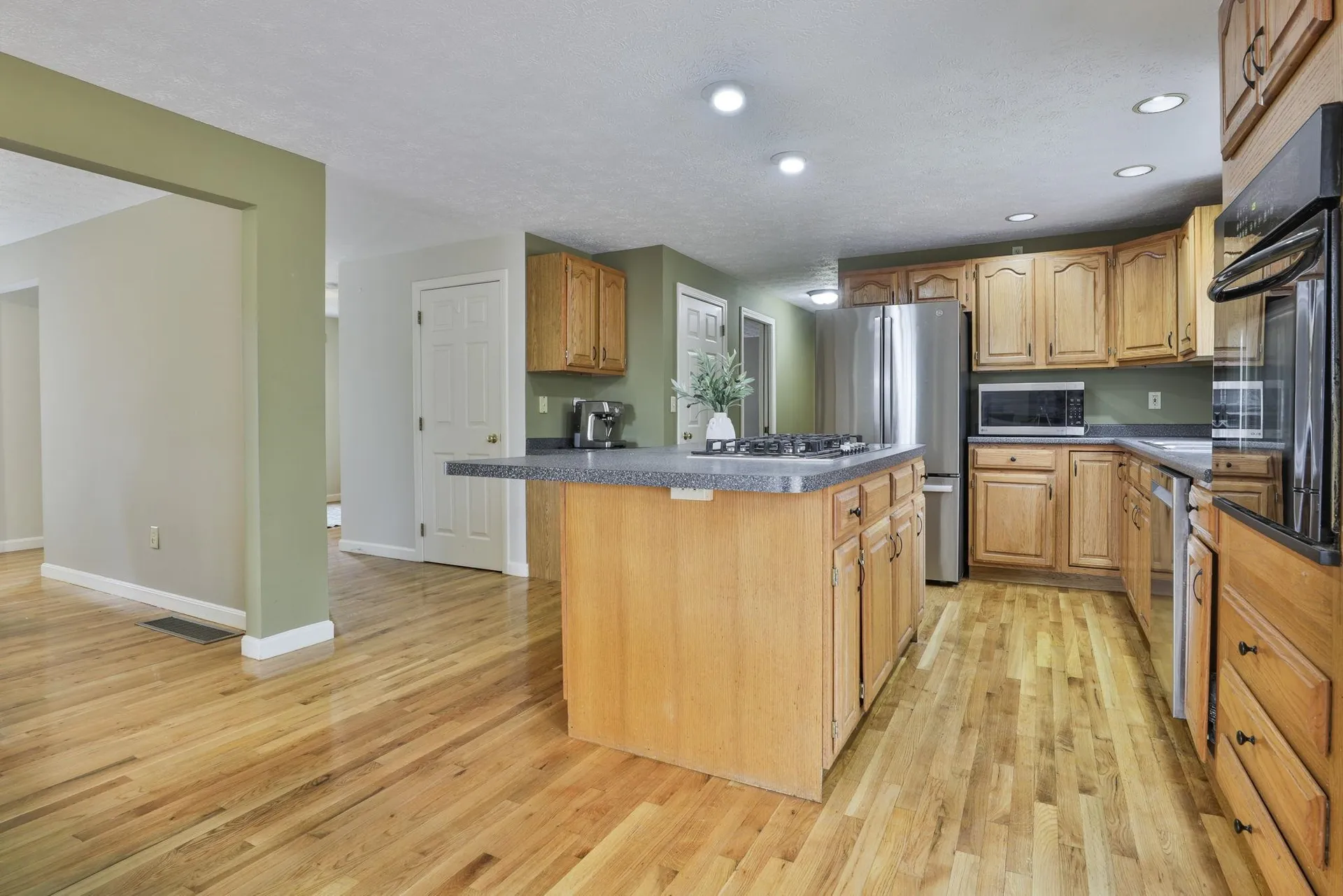 24 Captain Seaver Road Brookline NH 03033