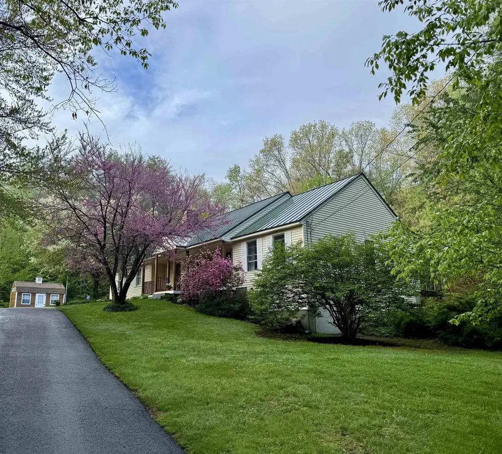 17 Ches Mae Lane Milford NH 03055