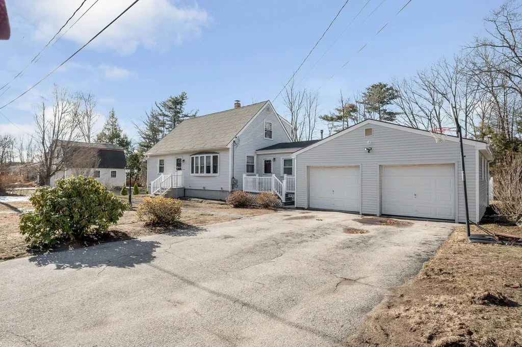 4 Paul Avenue Derry NH 03038