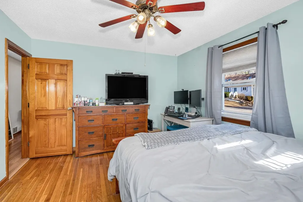 4 Paul Avenue Derry NH 03038