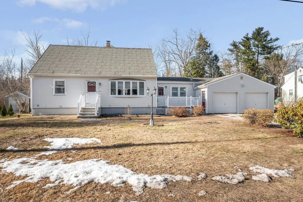 4 Paul Avenue Derry NH 03038