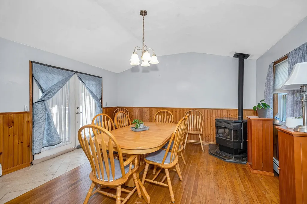 4 Paul Avenue Derry NH 03038
