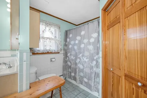 4 Paul Avenue Derry NH 03038