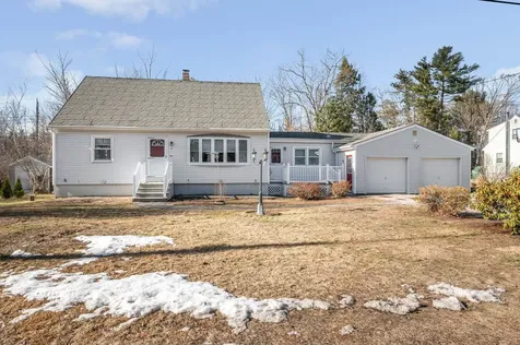 4 Paul Avenue Derry NH 03038