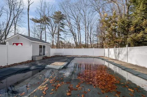 4 Paul Avenue Derry NH 03038