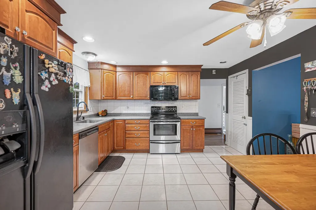 7 Douglas Drive Salem NH 03079