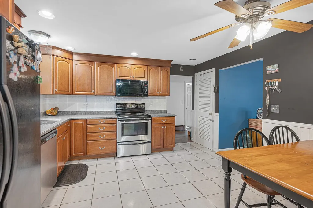 7 Douglas Drive Salem NH 03079