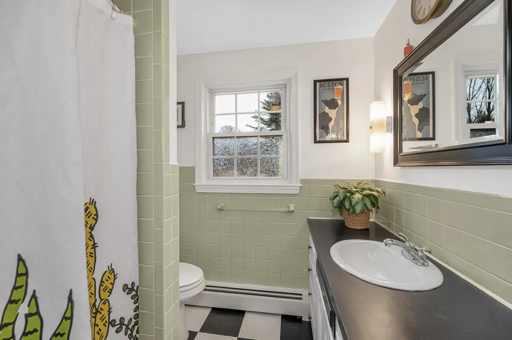 7 Douglas Drive Salem NH 03079