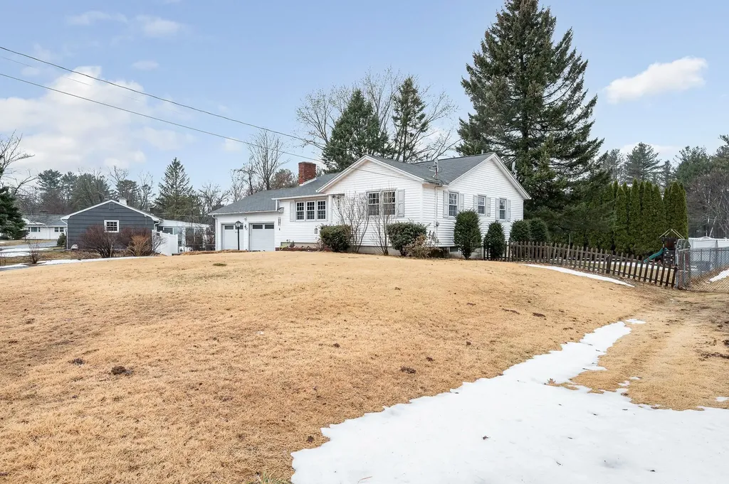 7 Douglas Drive Salem NH 03079