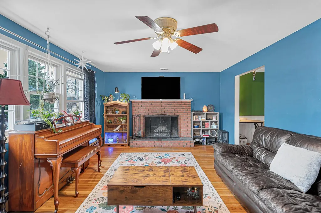 7 Douglas Drive Salem NH 03079
