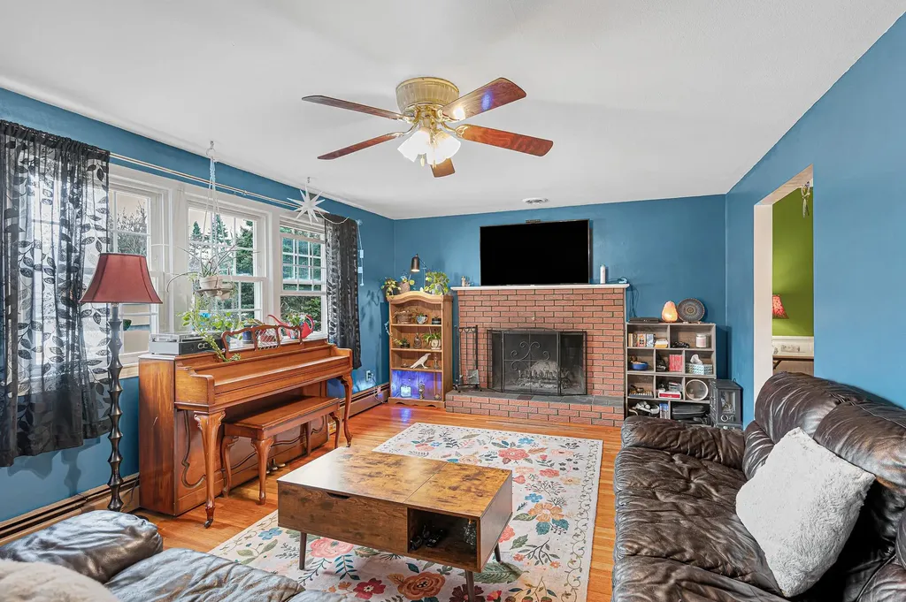 7 Douglas Drive Salem NH 03079