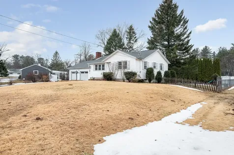 7 Douglas Drive Salem NH 03079