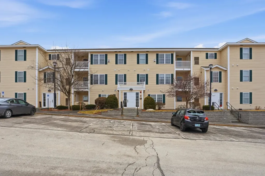 10 Vista Ridge Drive Londonderry NH 03053