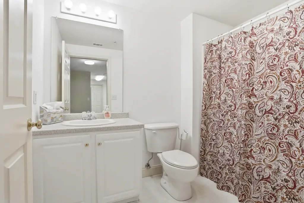 10 Vista Ridge Drive Londonderry NH 03053