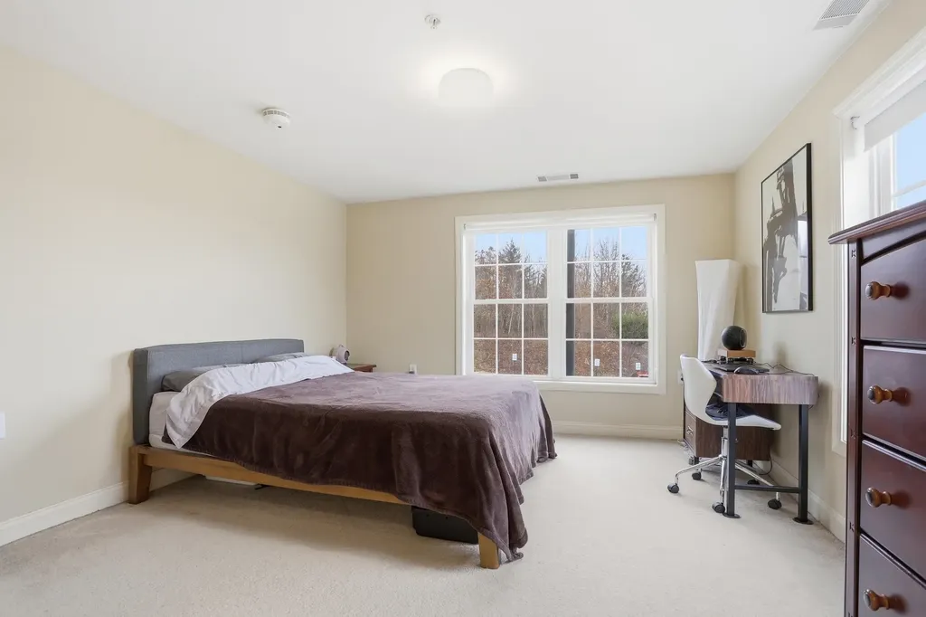 10 Vista Ridge Drive Londonderry NH 03053