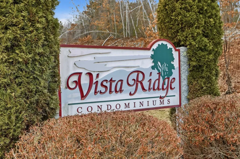 10 Vista Ridge Drive Londonderry NH 03053