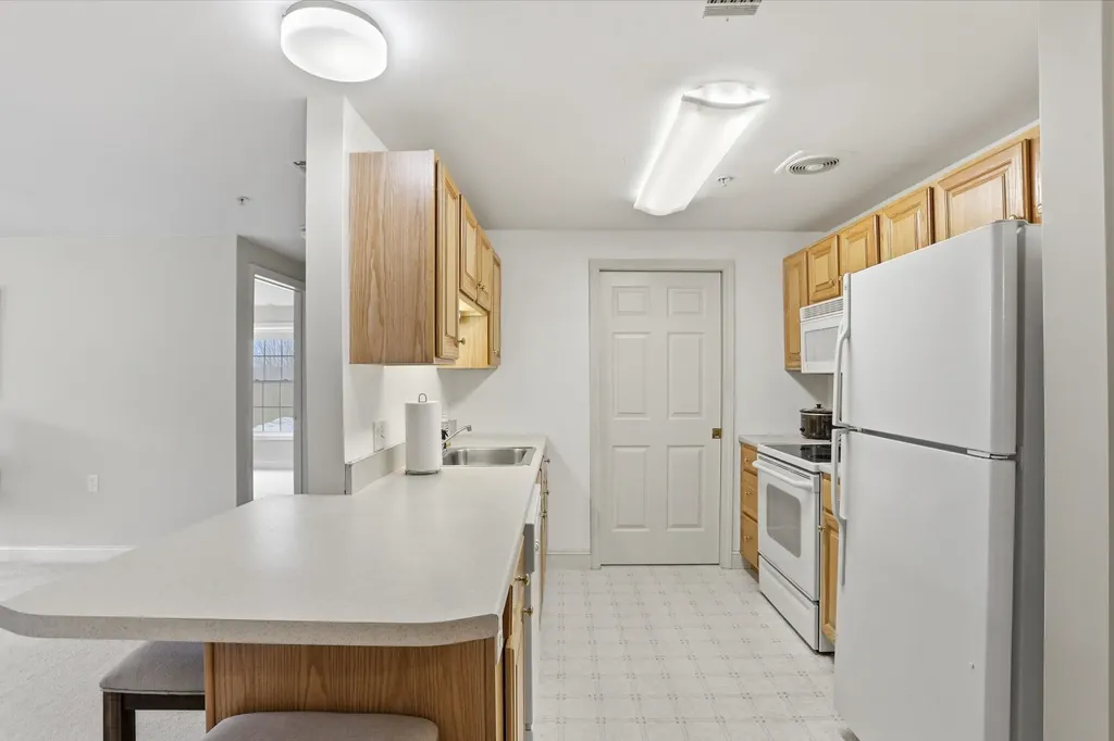 10 Vista Ridge Drive Londonderry NH 03053