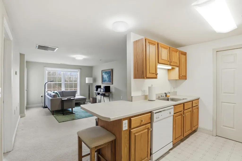 10 Vista Ridge Drive Londonderry NH 03053