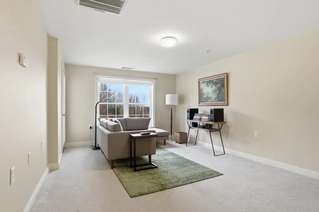 10 Vista Ridge Drive Londonderry NH 03053