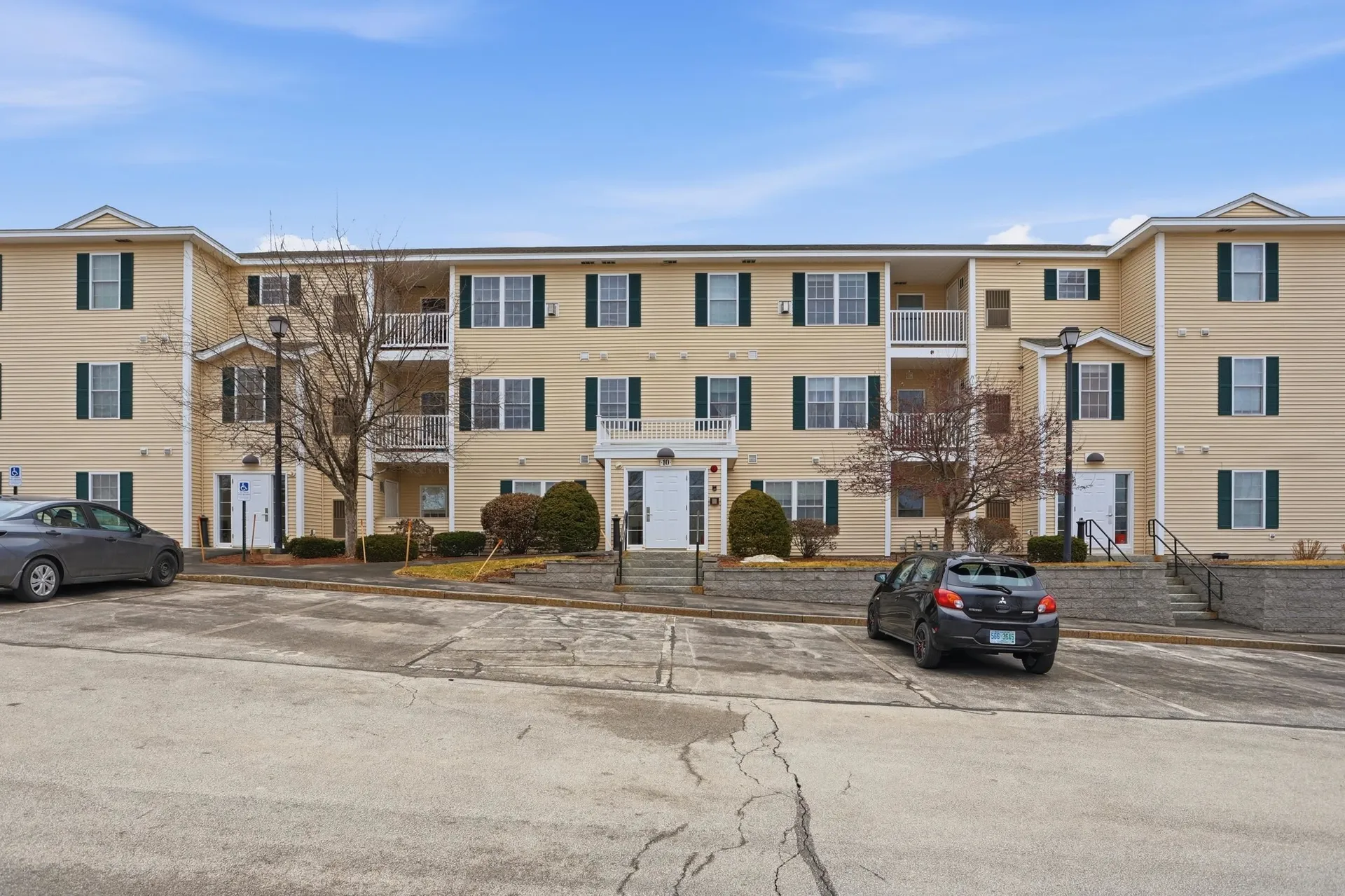 10 Vista Ridge Drive Londonderry NH 03053