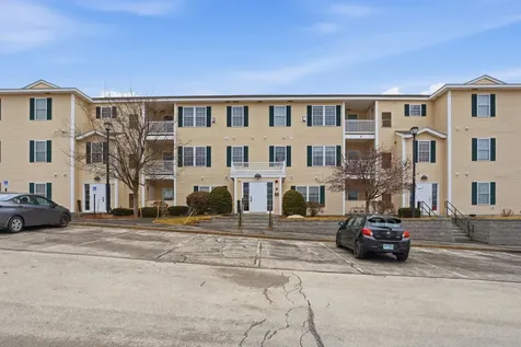10 Vista Ridge Drive Londonderry NH 03053
