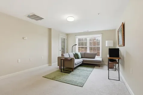 10 Vista Ridge Drive Londonderry NH 03053