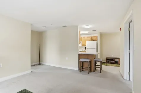 10 Vista Ridge Drive Londonderry NH 03053