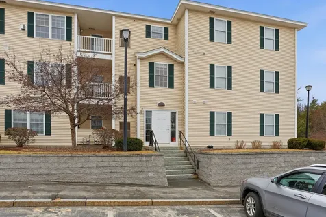 10 Vista Ridge Drive Londonderry NH 03053