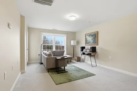 10 Vista Ridge Drive Londonderry NH 03053