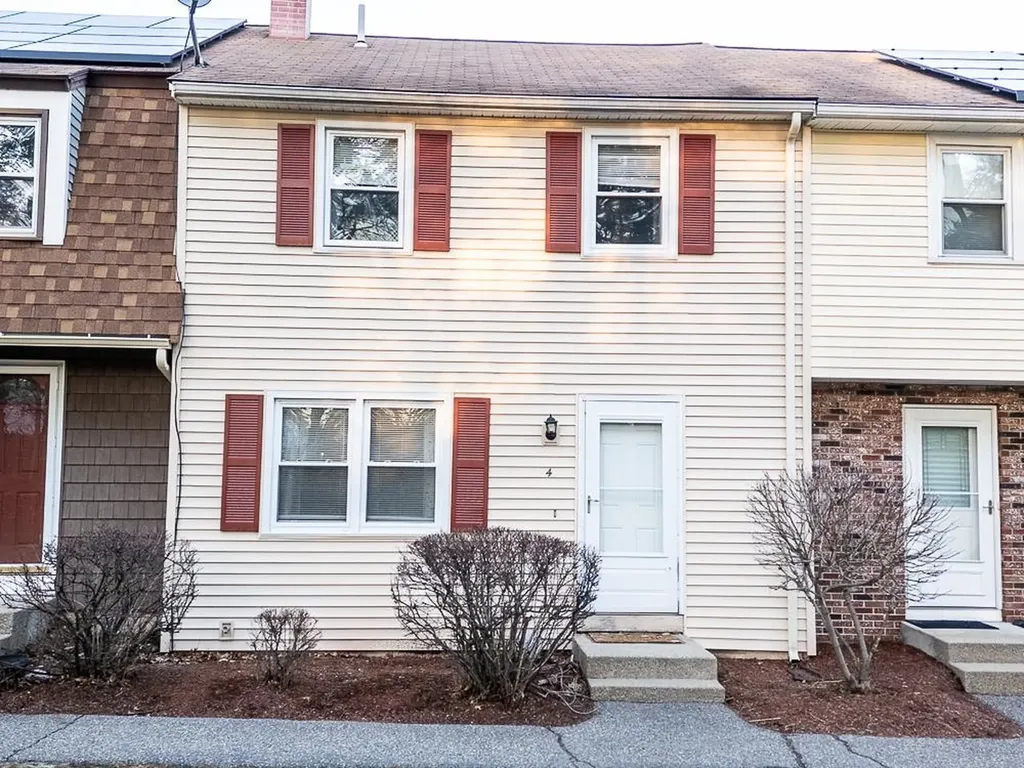 4 Stonegate Lane Derry NH 03038