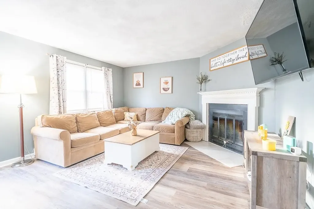 4 Stonegate Lane Derry NH 03038