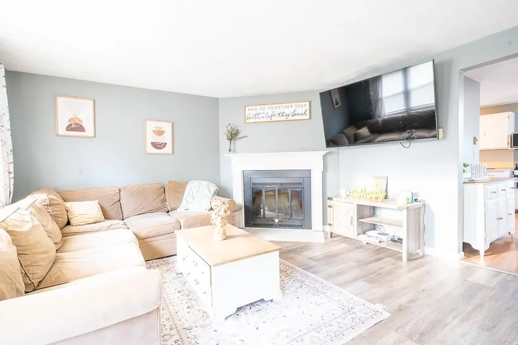 4 Stonegate Lane Derry NH 03038