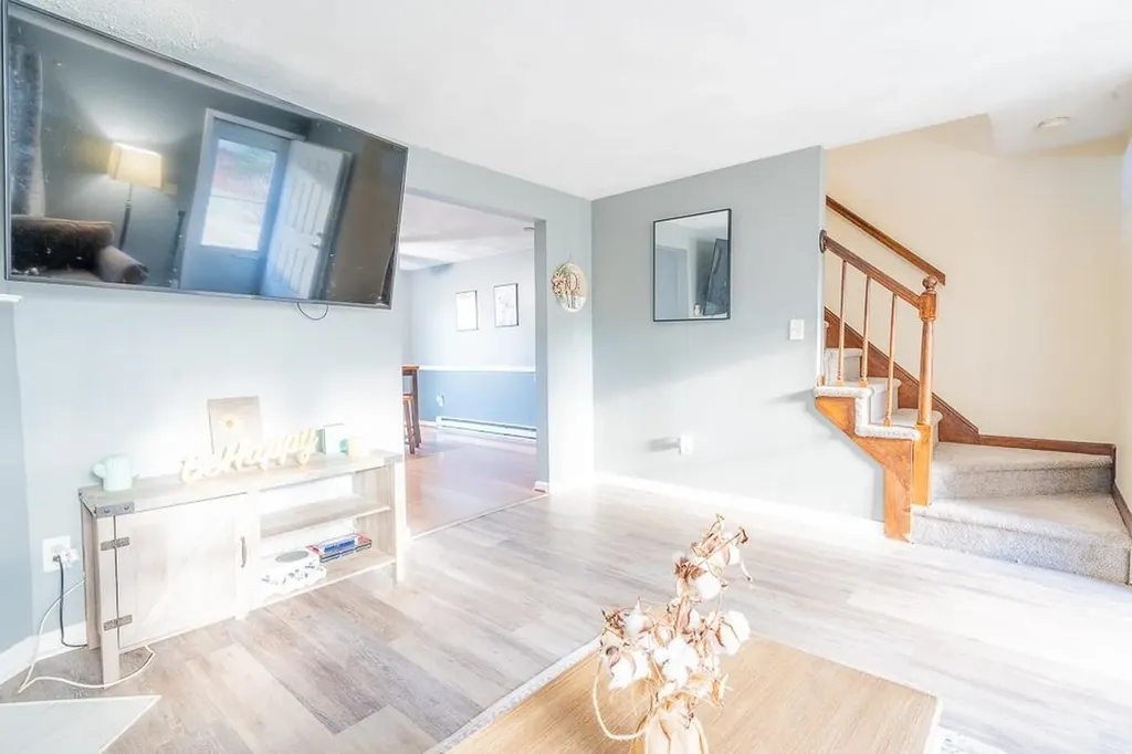 4 Stonegate Lane Derry NH 03038
