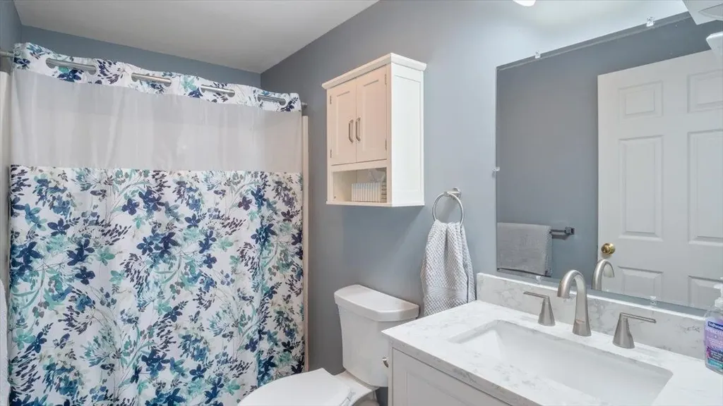 62 Collins Landing Road Weare NH 03281