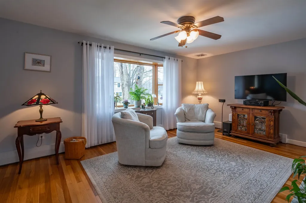 9 Rugby Road Nashua NH 03063