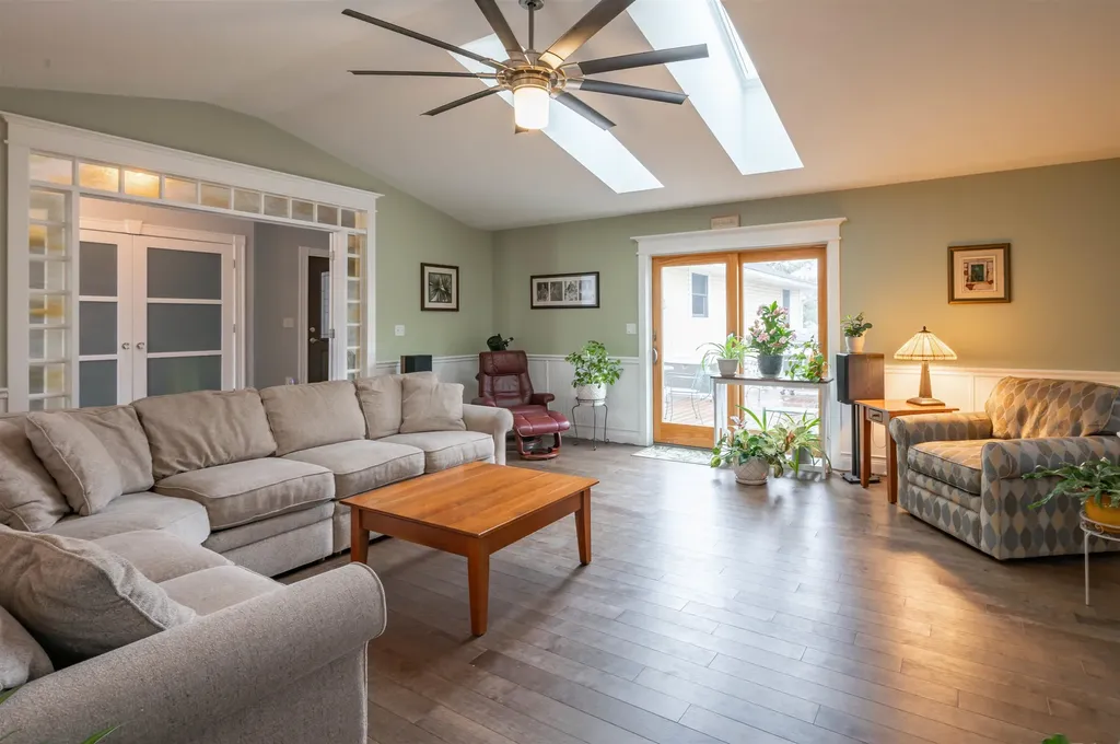 9 Rugby Road Nashua NH 03063