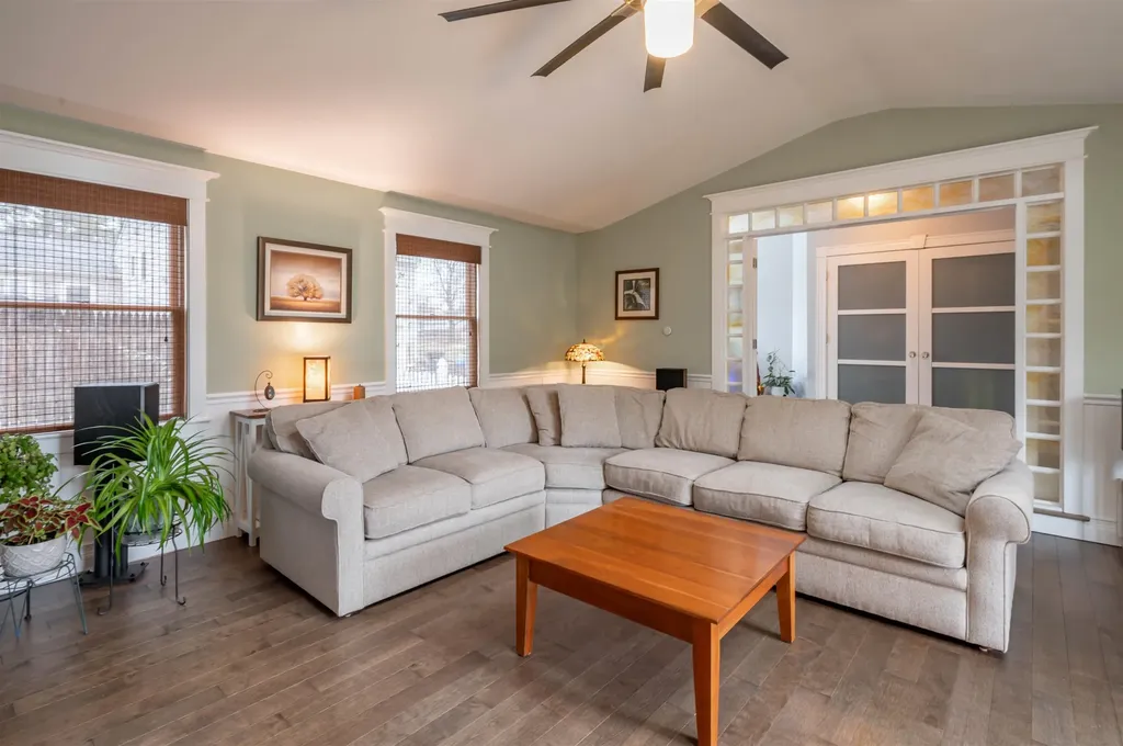 9 Rugby Road Nashua NH 03063