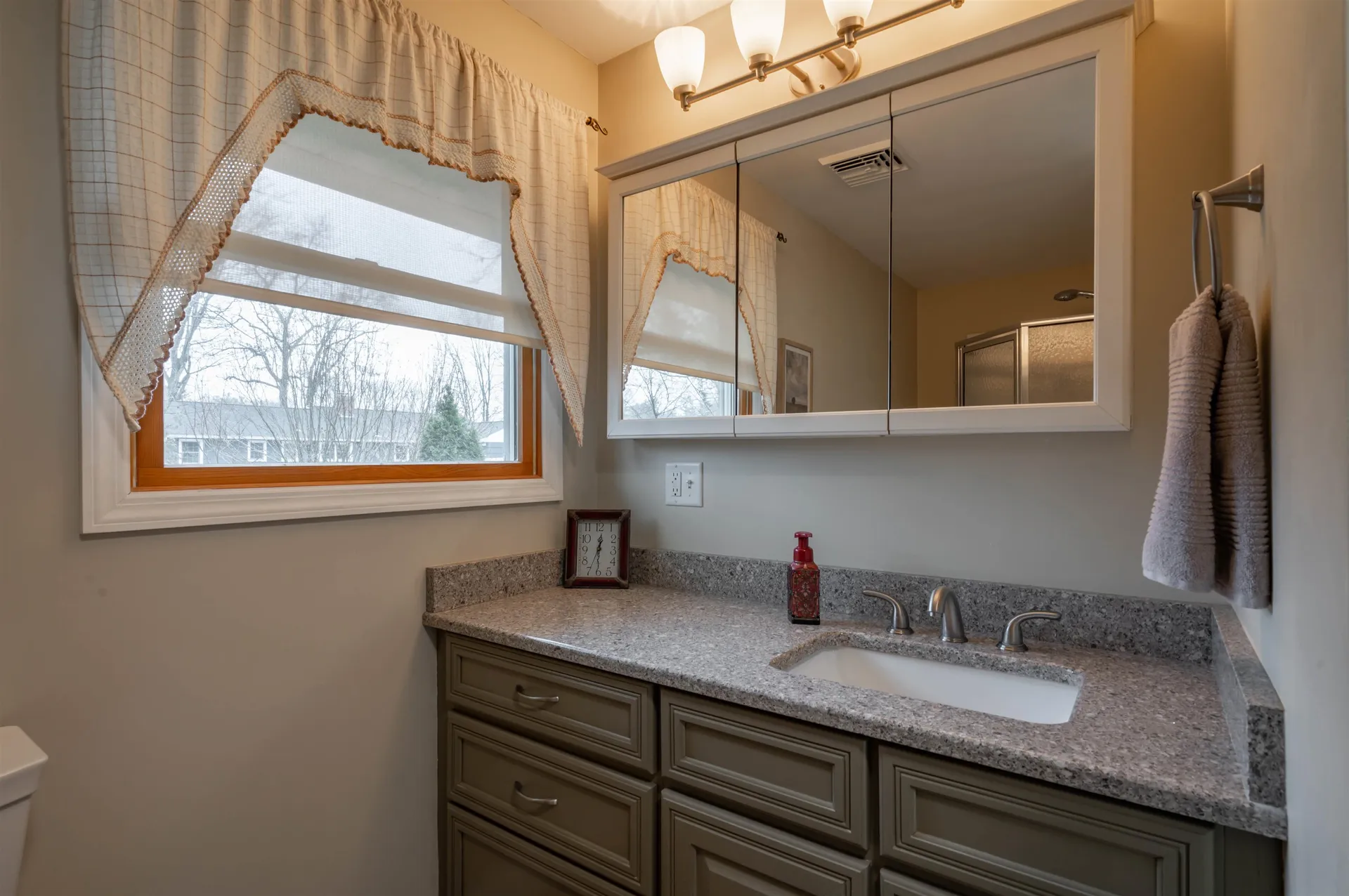 9 Rugby Road Nashua NH 03063