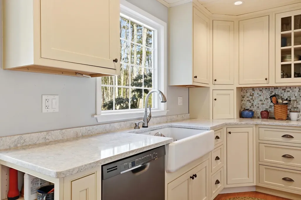 2 Steppingstone Road Bedford NH 03110