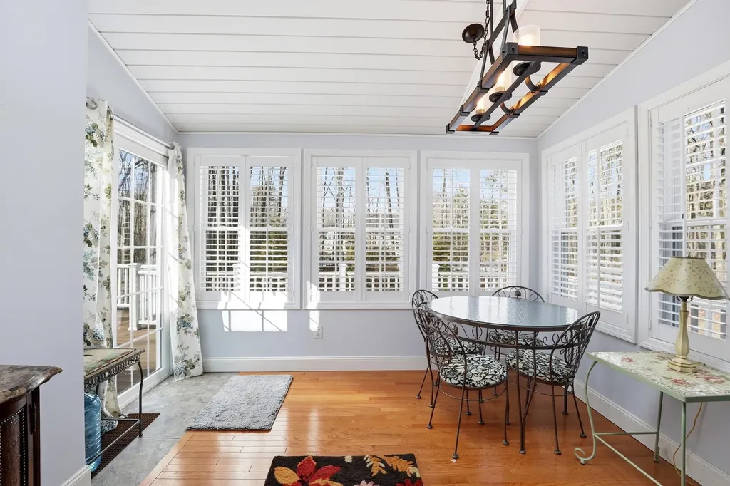 2 Steppingstone Road Bedford NH 03110