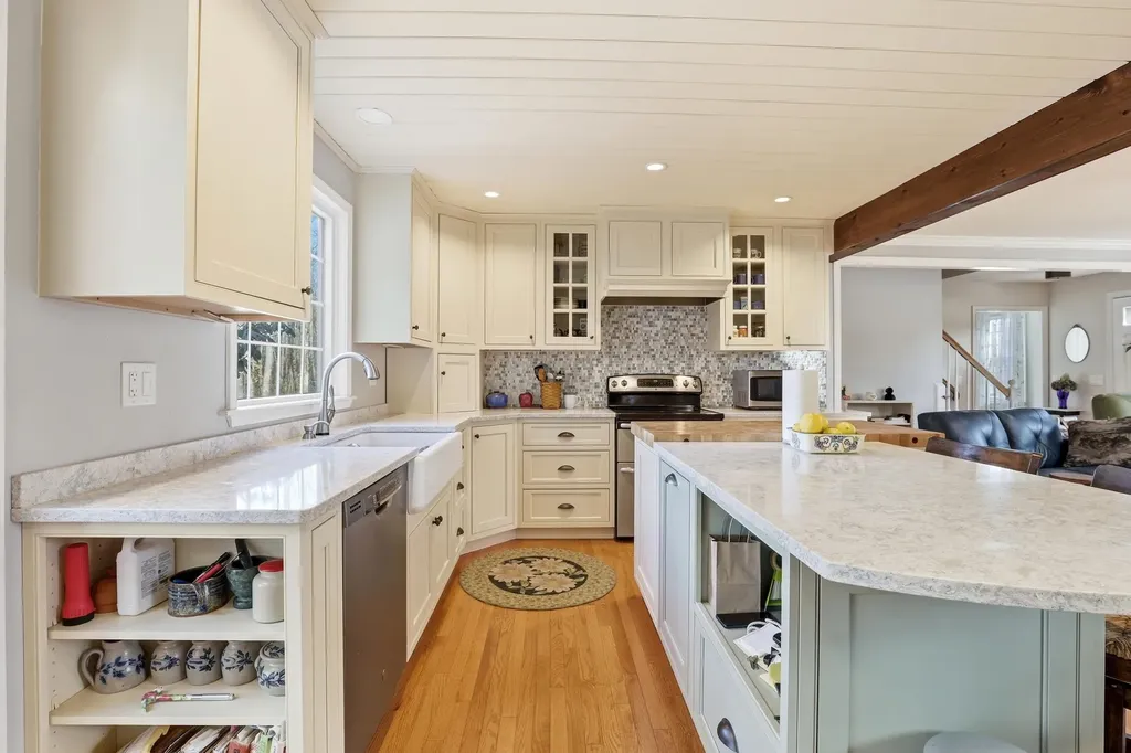 2 Steppingstone Road Bedford NH 03110