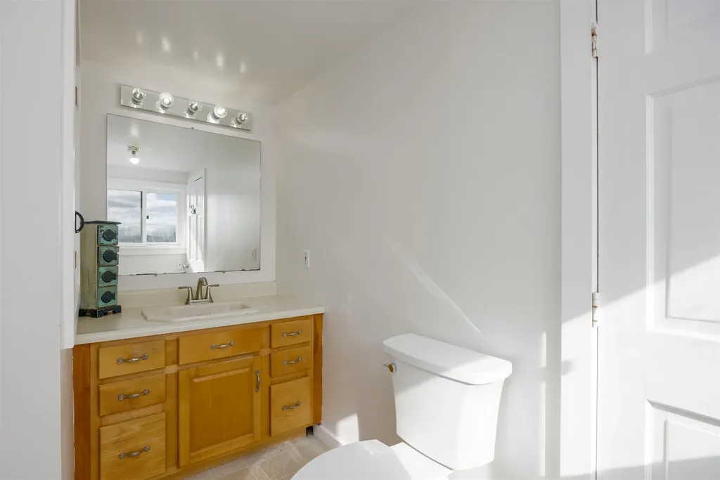 189 South Hedgehog Hill Road Unity NH 03773