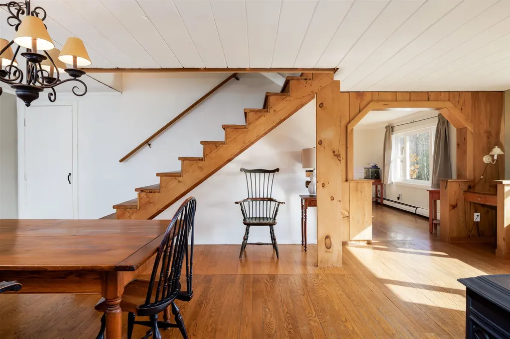 189 South Hedgehog Hill Road Unity NH 03773