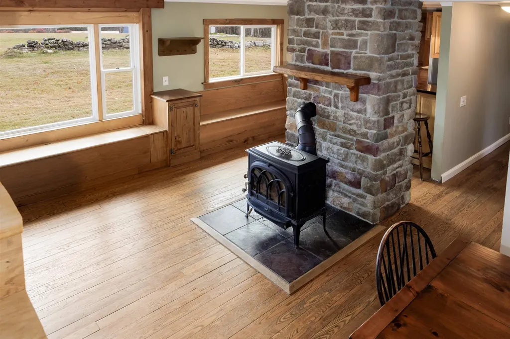 189 South Hedgehog Hill Road Unity NH 03773