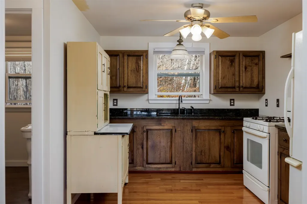 189 South Hedgehog Hill Road Unity NH 03773